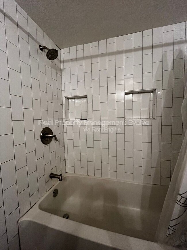 Building Photo - 2040 S Longmore