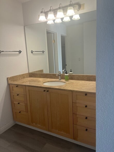Building Photo - 3550 Lebon Dr