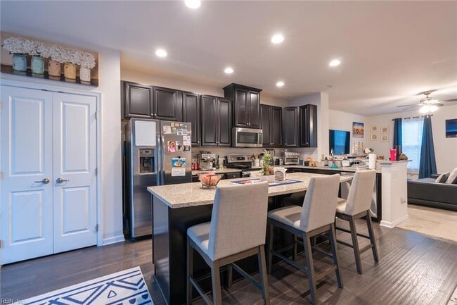 Building Photo - 605 Brickell Chase