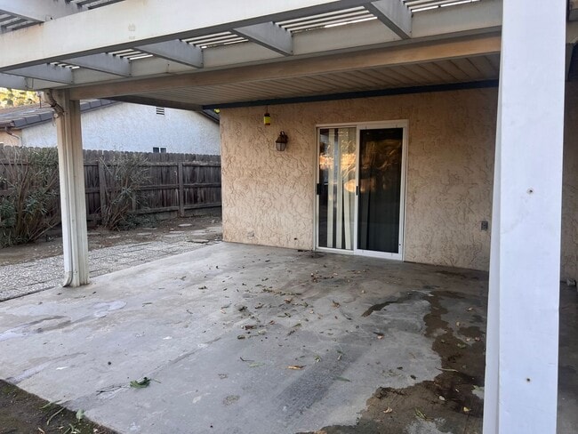 Building Photo - 1720 N Woodland St