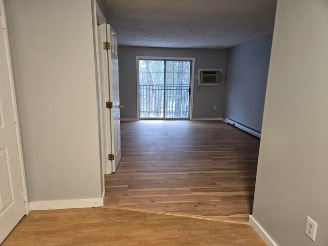 Building Photo - 4 Midhurst Rd