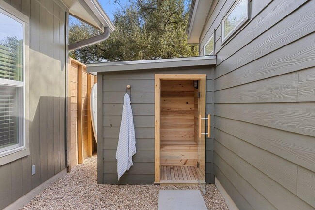 Building Photo - 8202 Cache Dr