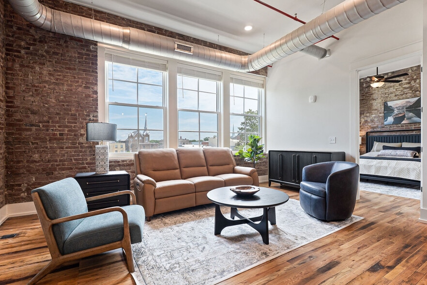 Building Photo - 211 W Colville St