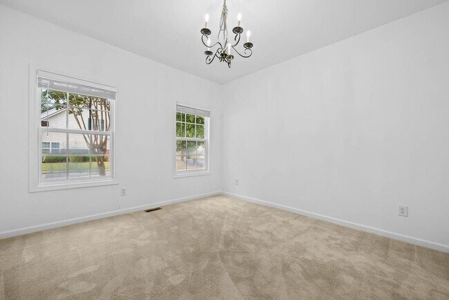 Building Photo - 2677 Cedar Dr