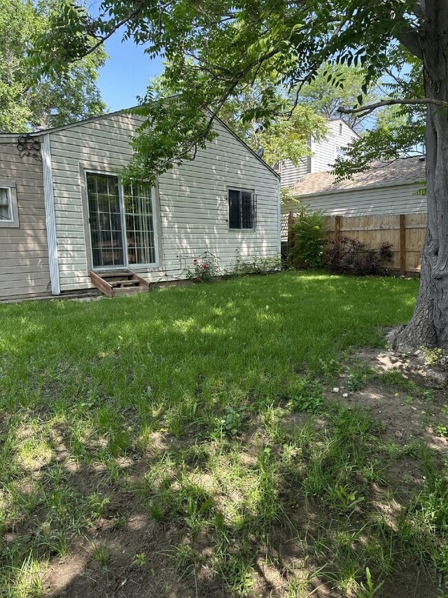 Primary Photo - Don't Miss Out This 3 Bed/1 Bath Home in C...