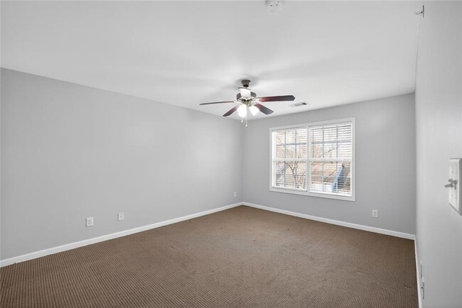 Building Photo - 3921 Riverlook Pkwy SE