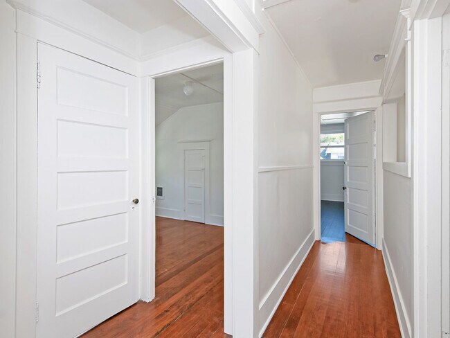 Building Photo - 5265 NE 14th Pl