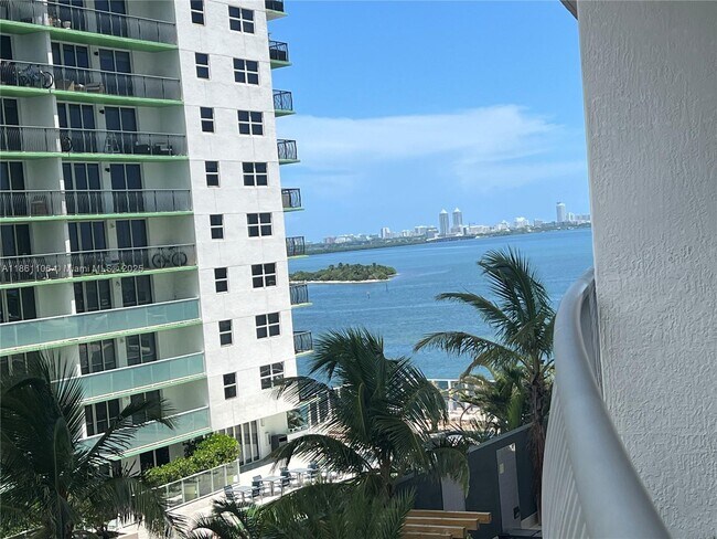 Primary Photo - 1750 N Bayshore Dr