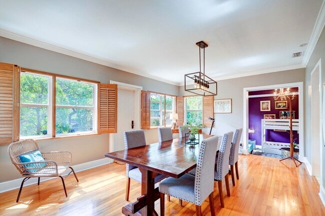 Building Photo - 411 26th St