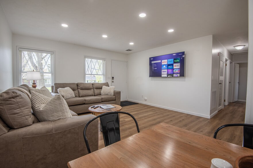 Building Photo - 1110 Cedarbrook Dr