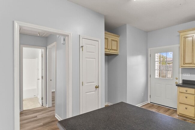 Building Photo - Nice 3 Bed 2 bath Home Available! Schedule Your Tour Today!