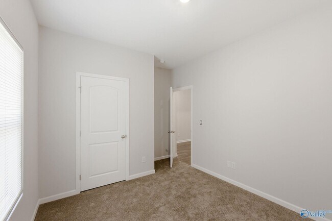 Building Photo - 102 Derbyshire Dr