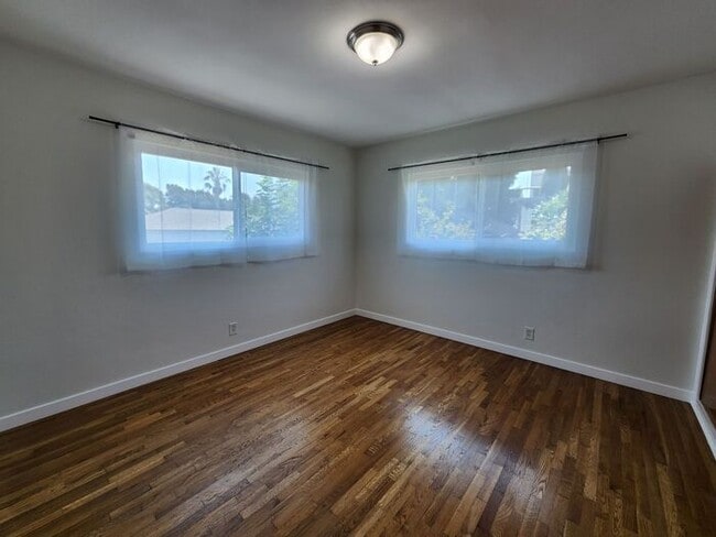 Building Photo - ** Stunning Dream 3 BD / 2 BA HOME w/ Doub...