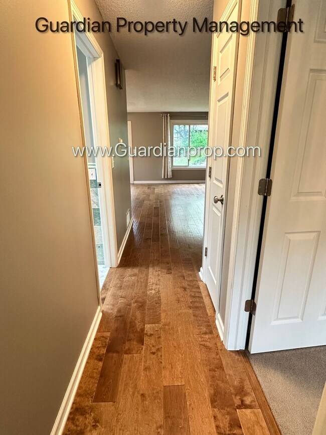 Building Photo - Eden Prairie Single Family Home, Fenced Yard, 2 Car Garage, Dishwasher W/D