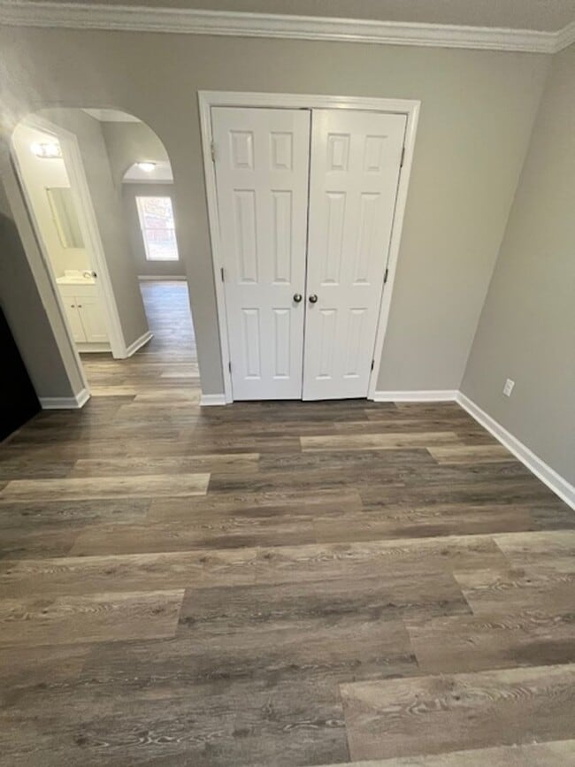 Building Photo - 820 Charles Ave