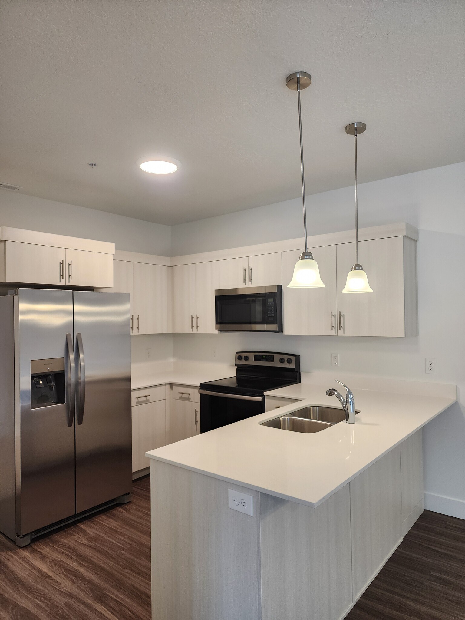 Building Photo - 4735 S Alder Dr