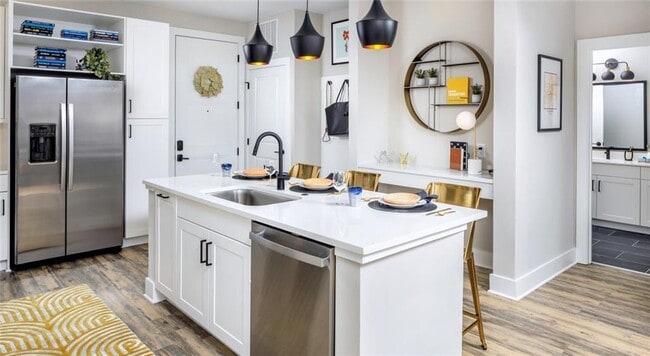 Building Photo - 105 Rogers St NE