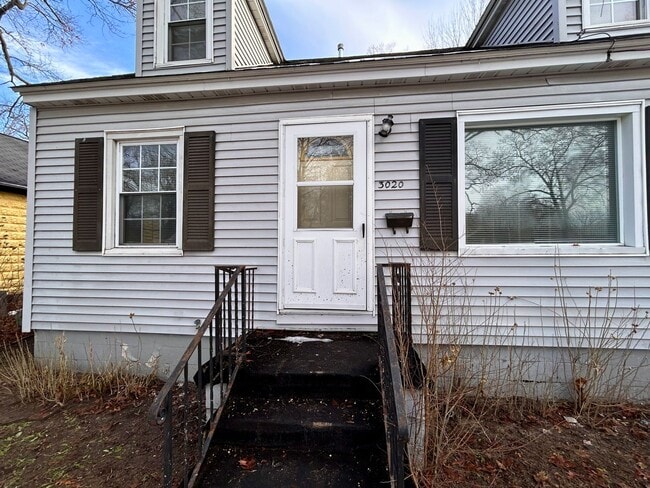 Building Photo - 3020 Leahy St