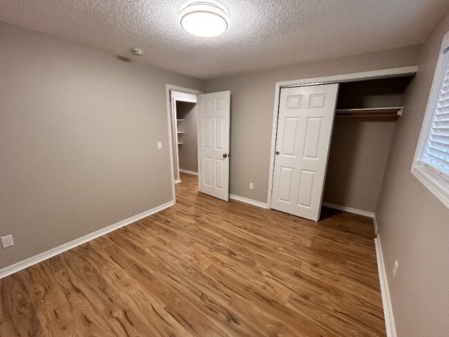 Building Photo - 6060 SW 170th Ave