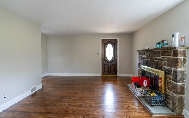 Building Photo - Rare 4 bed Gem in Marple Newtown