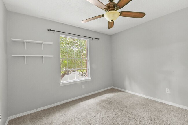 Building Photo - Charming 4-Bed in Clear Lake ISD – Move-In...