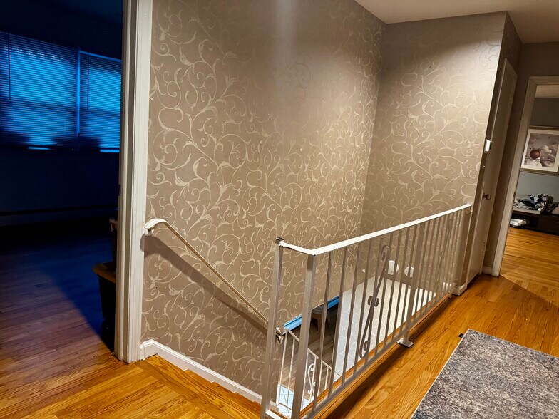 Building Photo - 6 Redcoat Ln