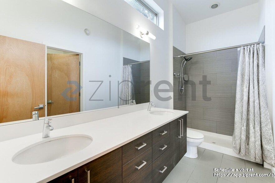 Building Photo - 321 21st Ave