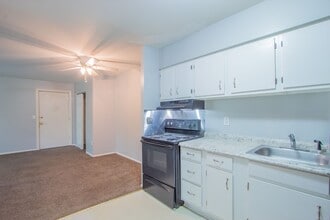 Building Photo - CREST MANOR APARTMENTS