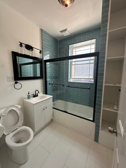 Bathroom - 2216 W Belmont Ave