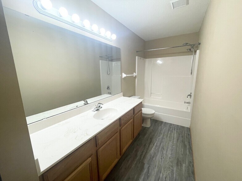 Building Photo - 13924 Glendale Trl