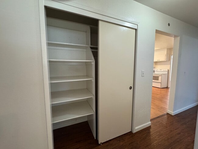 Building Photo - Large Four Bed, Two Bath Home In North Stockton