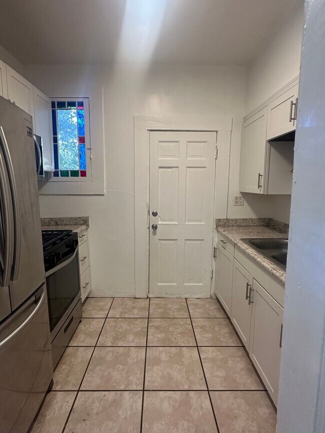 Building Photo - 322 Oakland Ave