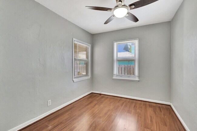 Building Photo - 736 Rockland Dr