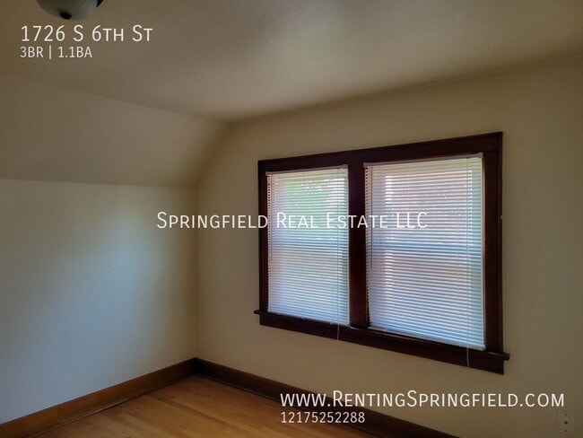 Building Photo - “Old School Cool” — 3 Bed with 3-Car Garage + Tons of Parking