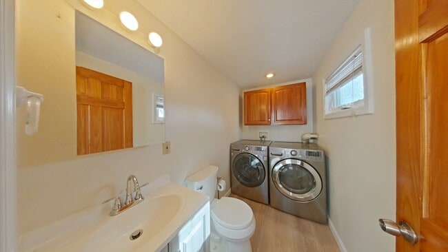 Building Photo - 48 Swanton St