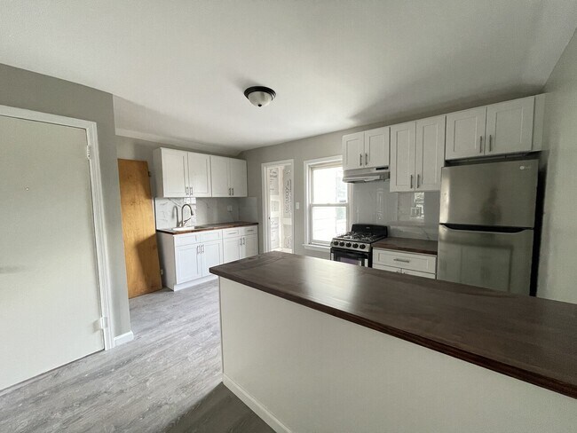 Building Photo - 298 Ivy Street