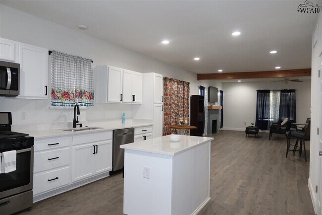 Building Photo - 707 N Foley St