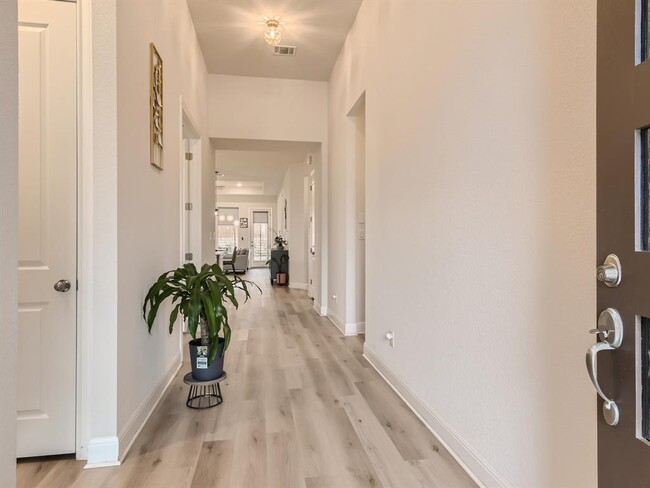 Building Photo - 19404 Fernando Trl