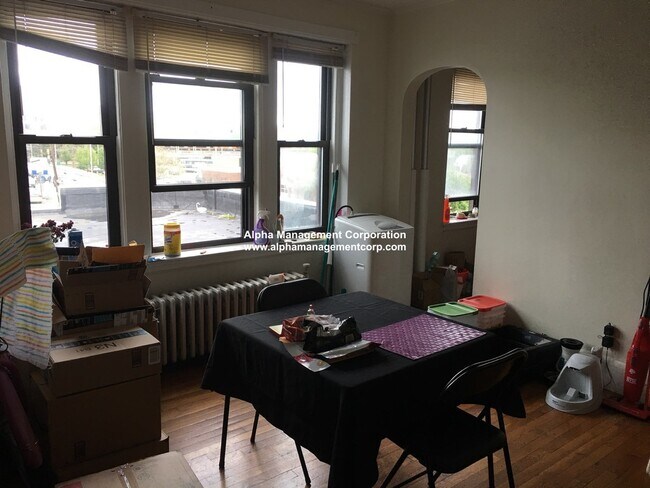 Building Photo - 349 Pleasant St