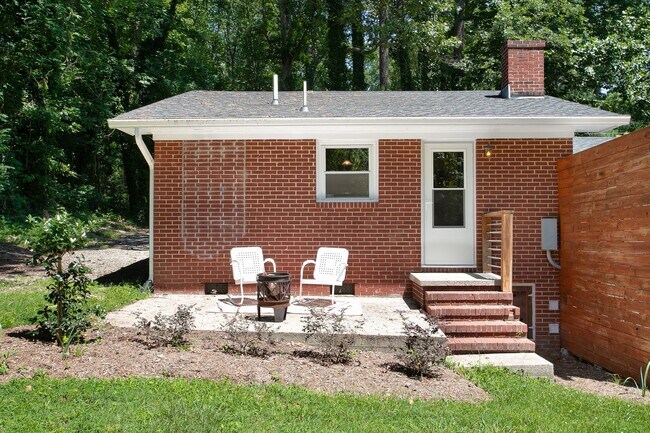 Building Photo - 433 Northside Dr
