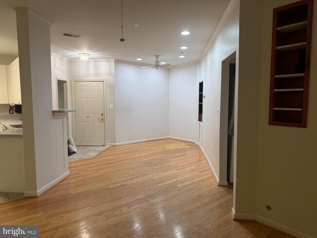 Building Photo - 8181 Carnegie Hall Ct