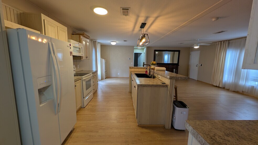 Building Photo - 3023 SW 50th St