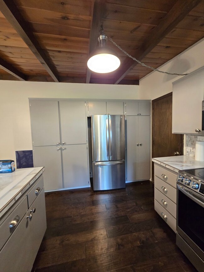 Building Photo - Spacious 4-Bedroom Home on Desirable Hillcrest Blvd in Colfax