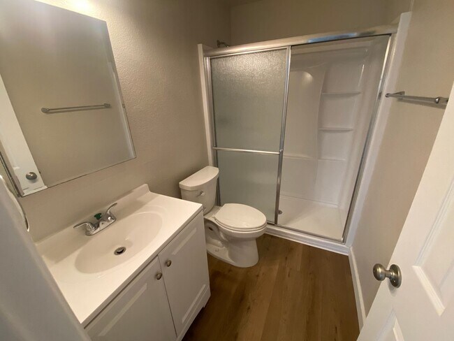 Building Photo - 3 Bed, 2 Bath First Floor Condo in Central...