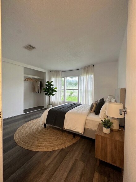 Building Photo - 4823 NW 27th St