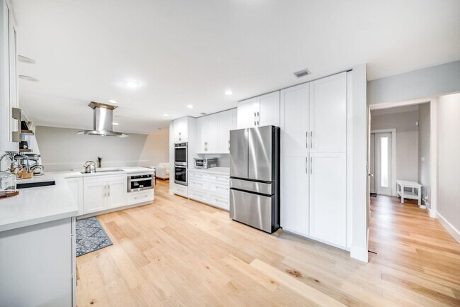 Building Photo - 3402 Pine Haven Cir