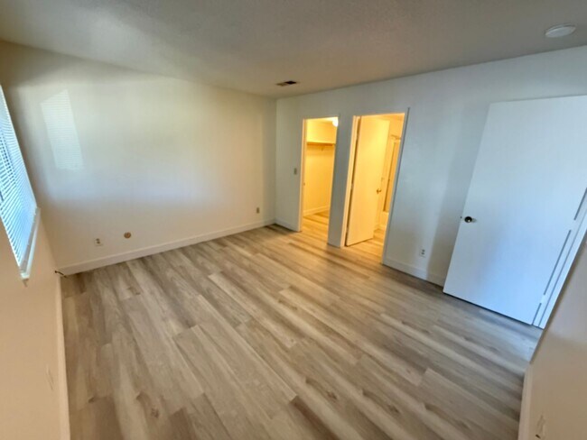 Building Photo - 325 Standiford Ave