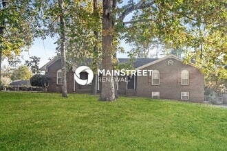 Building Photo - 5 Bedroom Pet-Friendly Home in Birmingham, AL with Main Street Renewal