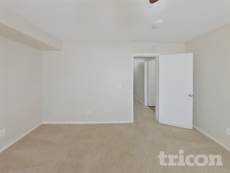 Building Photo - 4102 S 62nd Ln