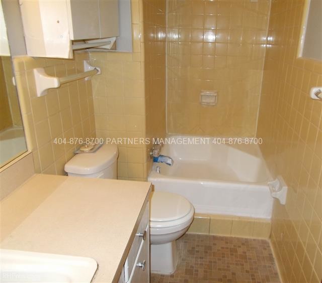 Building Photo - 1834 John Calvin Ave